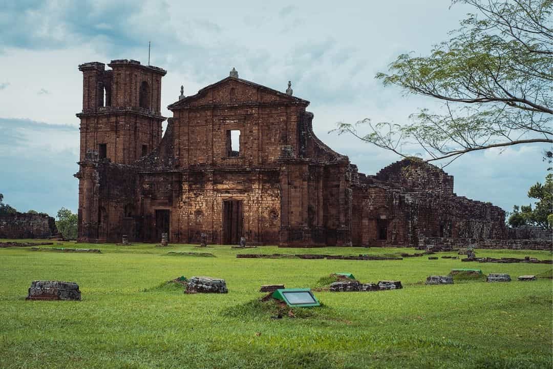 Foto de las Ruinas de San Ignacio Miní en misiones, Argentina.