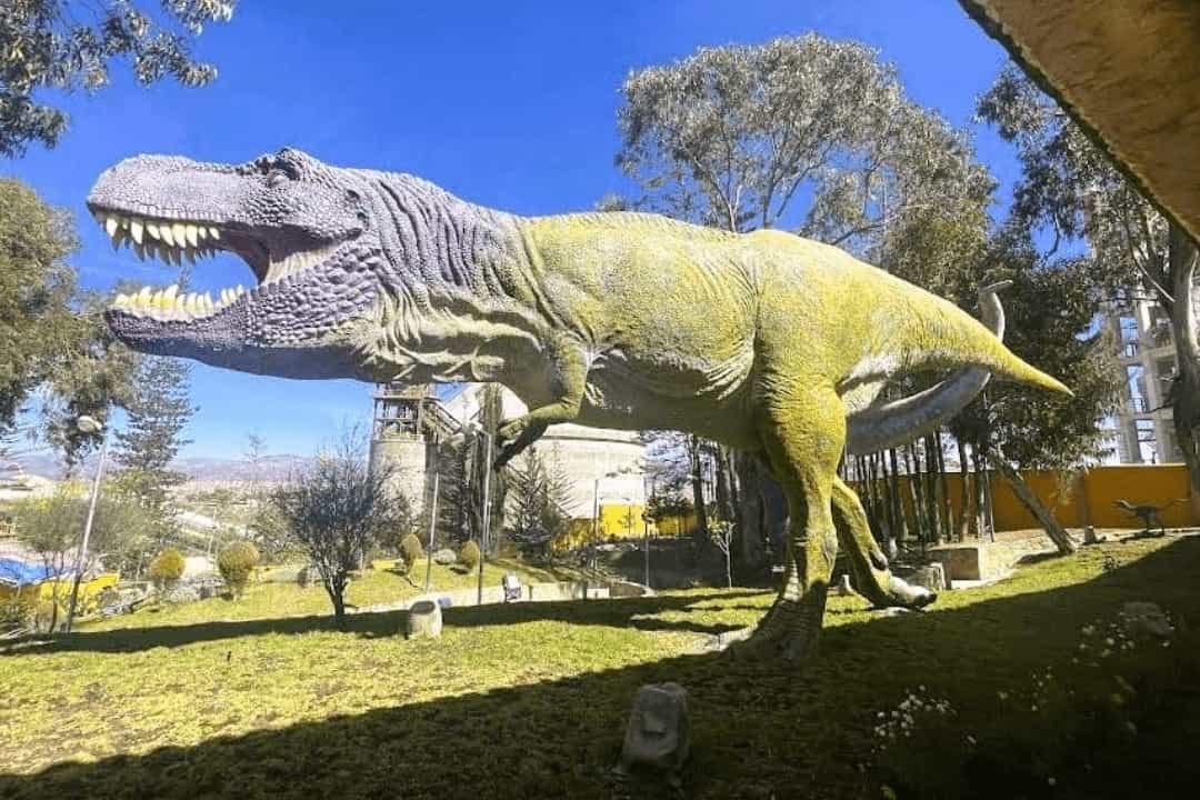 Imagen de una replica en el parque creatacico.