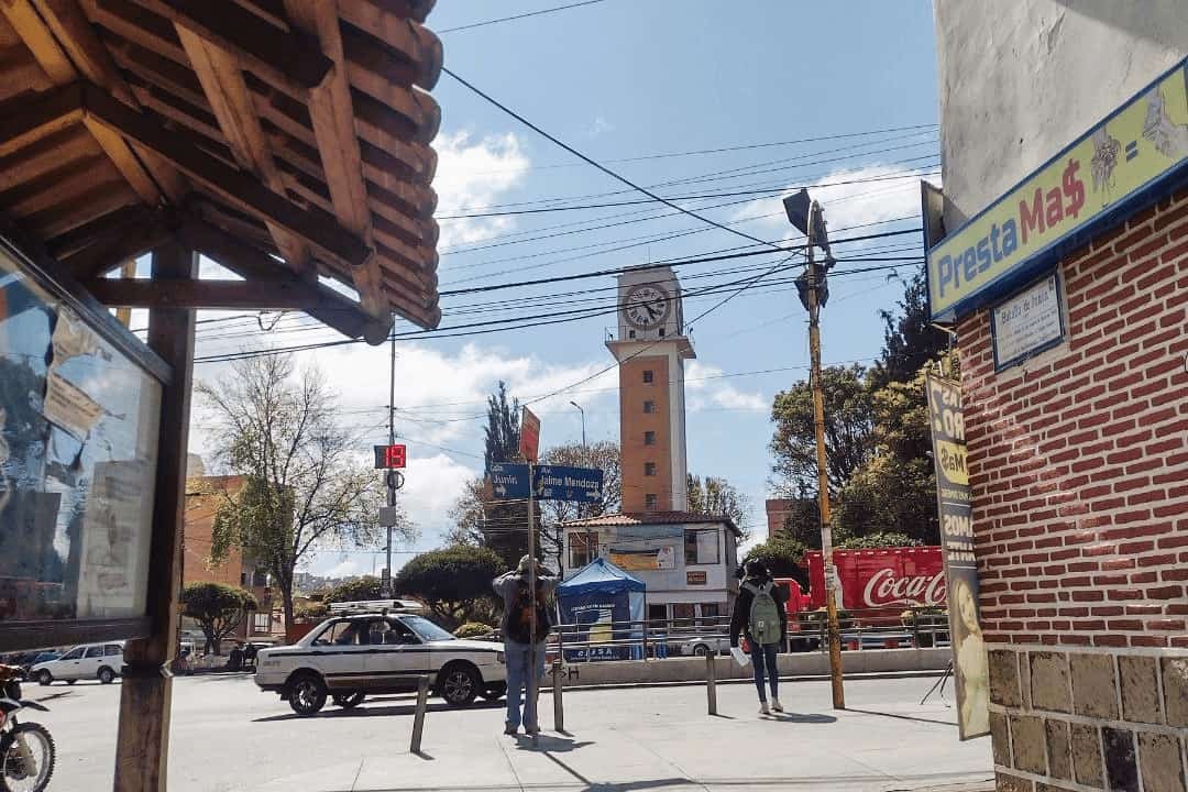 imagen de el reloj, lugar importante en la ciudad de sucre.