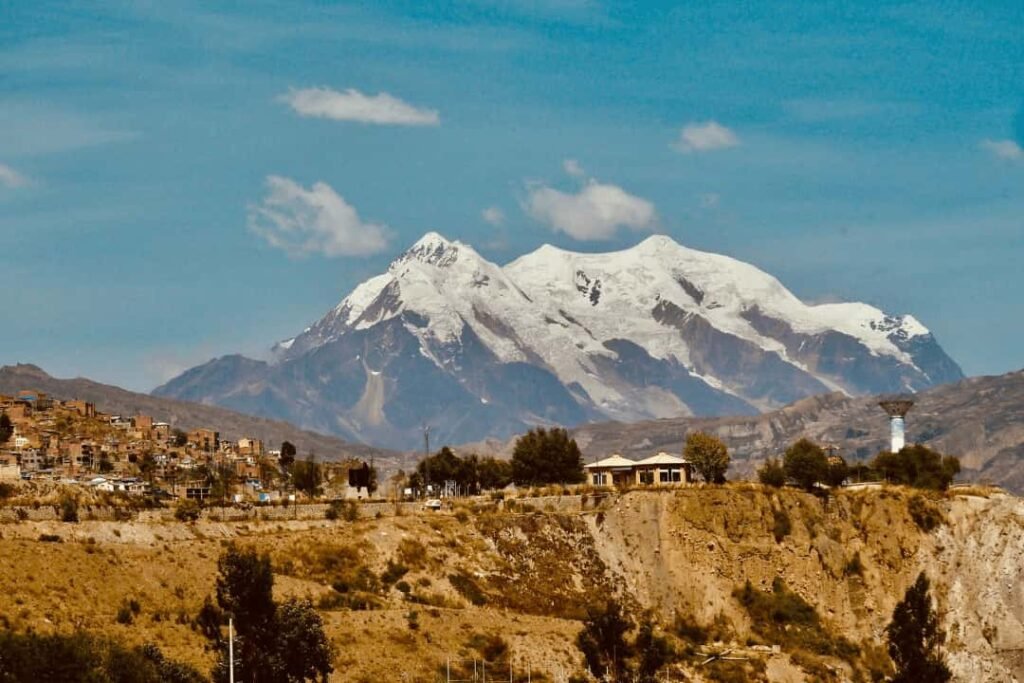 El Illimani el titan dormido en los andes Bolivianos.