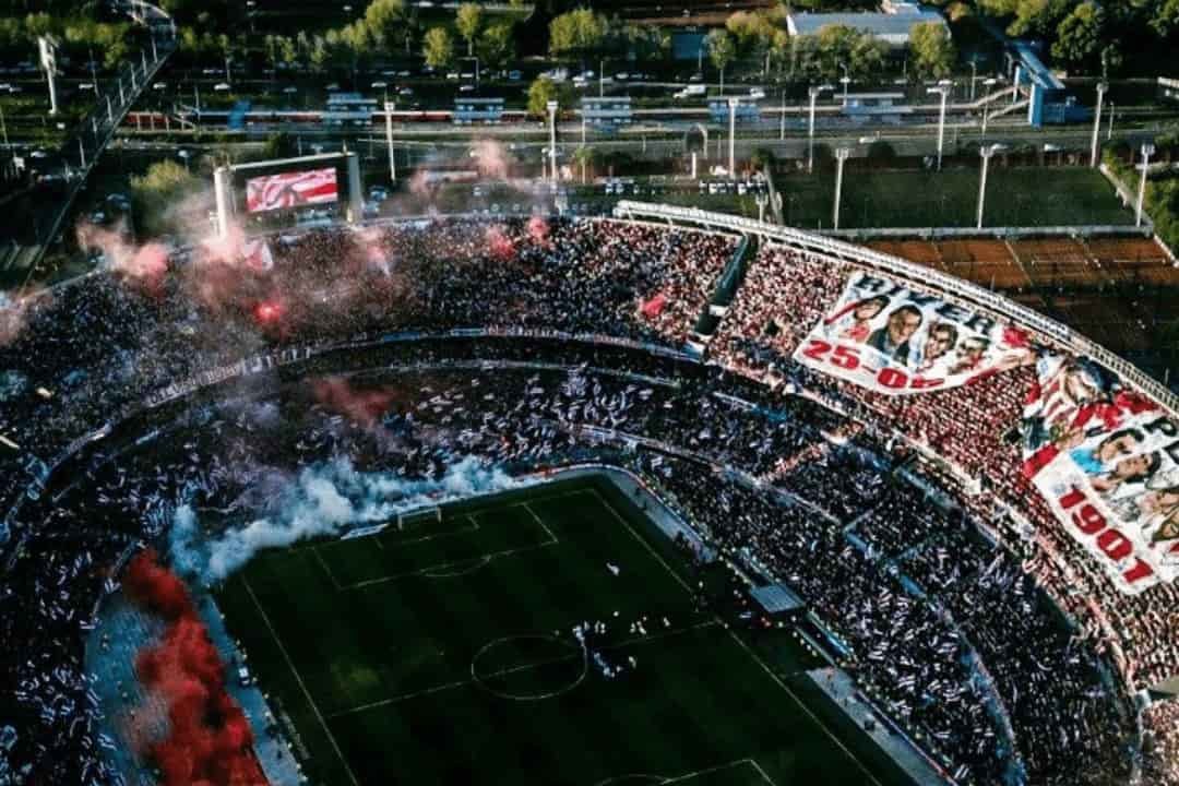 Vista aérea del estadio Monumental en la ciudad de Buenos Aires.