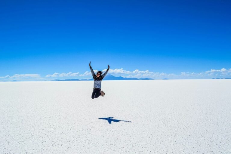 vista de un turista disfrutando una zoma turistica importante.