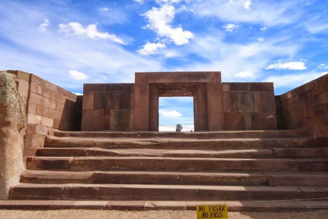 Templo de la luna en la ciudad antigua de tiwanacu en La Paz, Bolivia.