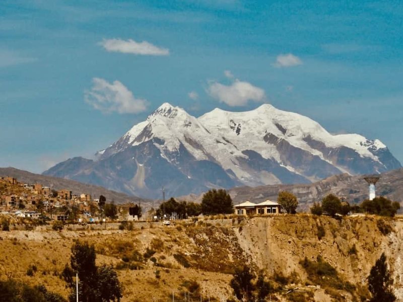 El Illimani el titan dormido en los andes Bolivianos.